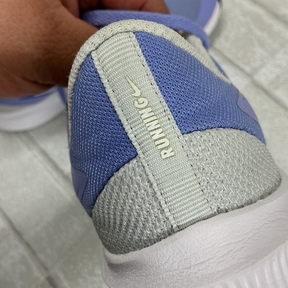 Nike Women's Purple and White Running Shoes  7 women's 6 youth - Picture 5 of 5